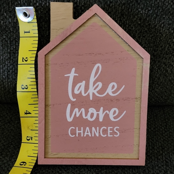 PINKISH RED WOOD HOME DECOR. 4 ITEMS. 2 PROPAGATION STANDS, 2 SIGHS - Picture 5 of 7